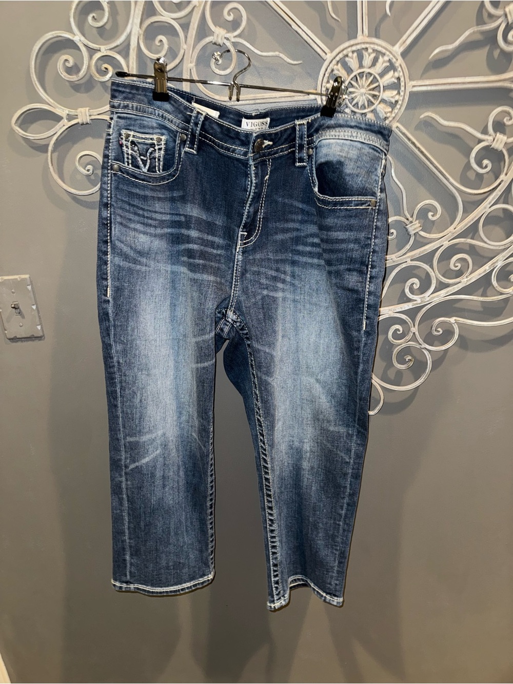 VIGOSS Women’s plus Mid Rise Cropped Jeans - distressed sz 16